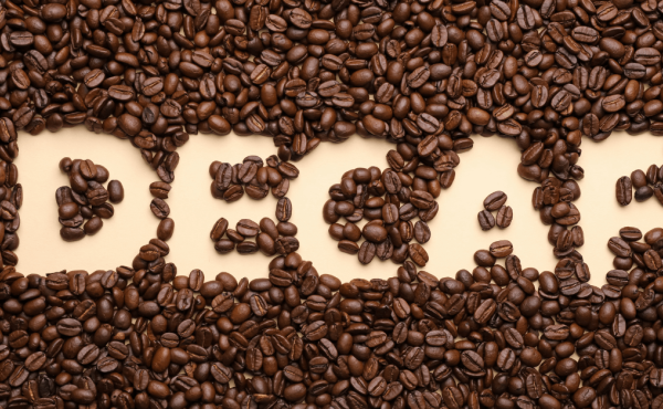Le café décaféiné contient-il de la caféine?